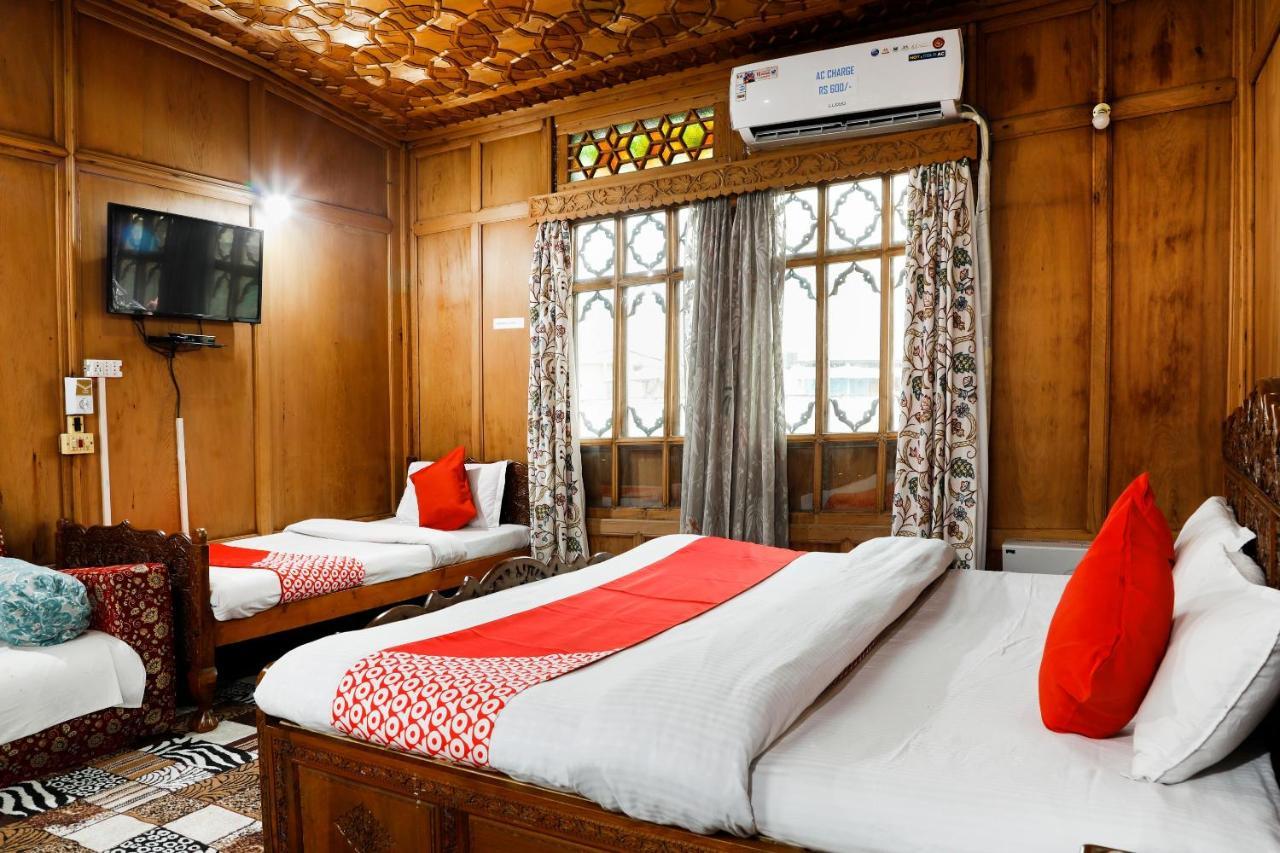 Hotel Oyo New Lucifer House Boat Srīnagar Exterior foto