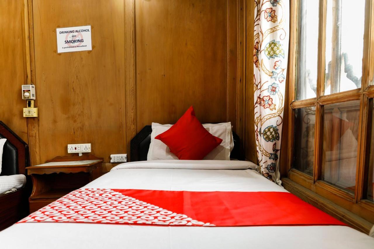 Hotel Oyo New Lucifer House Boat Srīnagar Exterior foto
